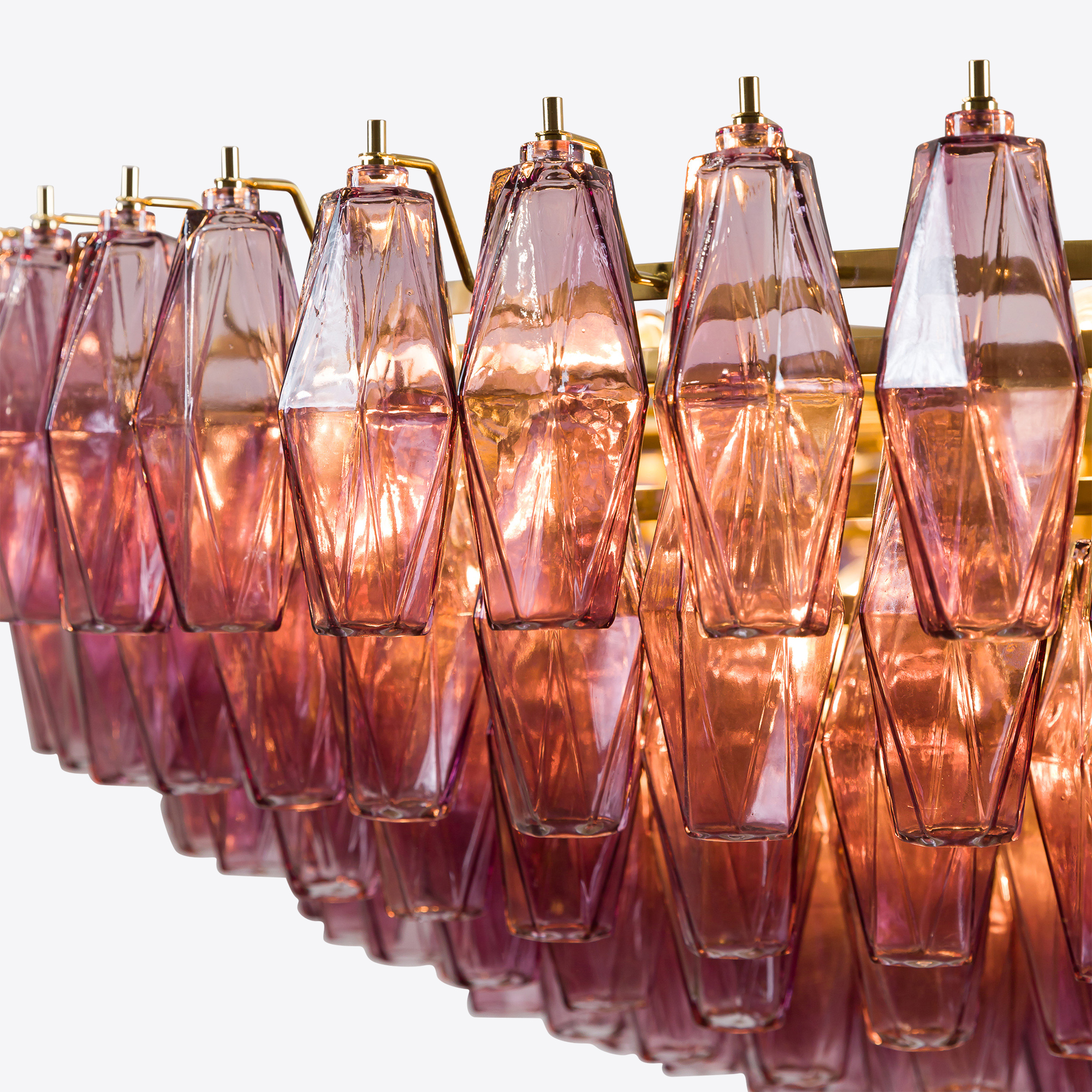 lustre à plusieurs niveaux violet lilas dans le style du verre de Murano