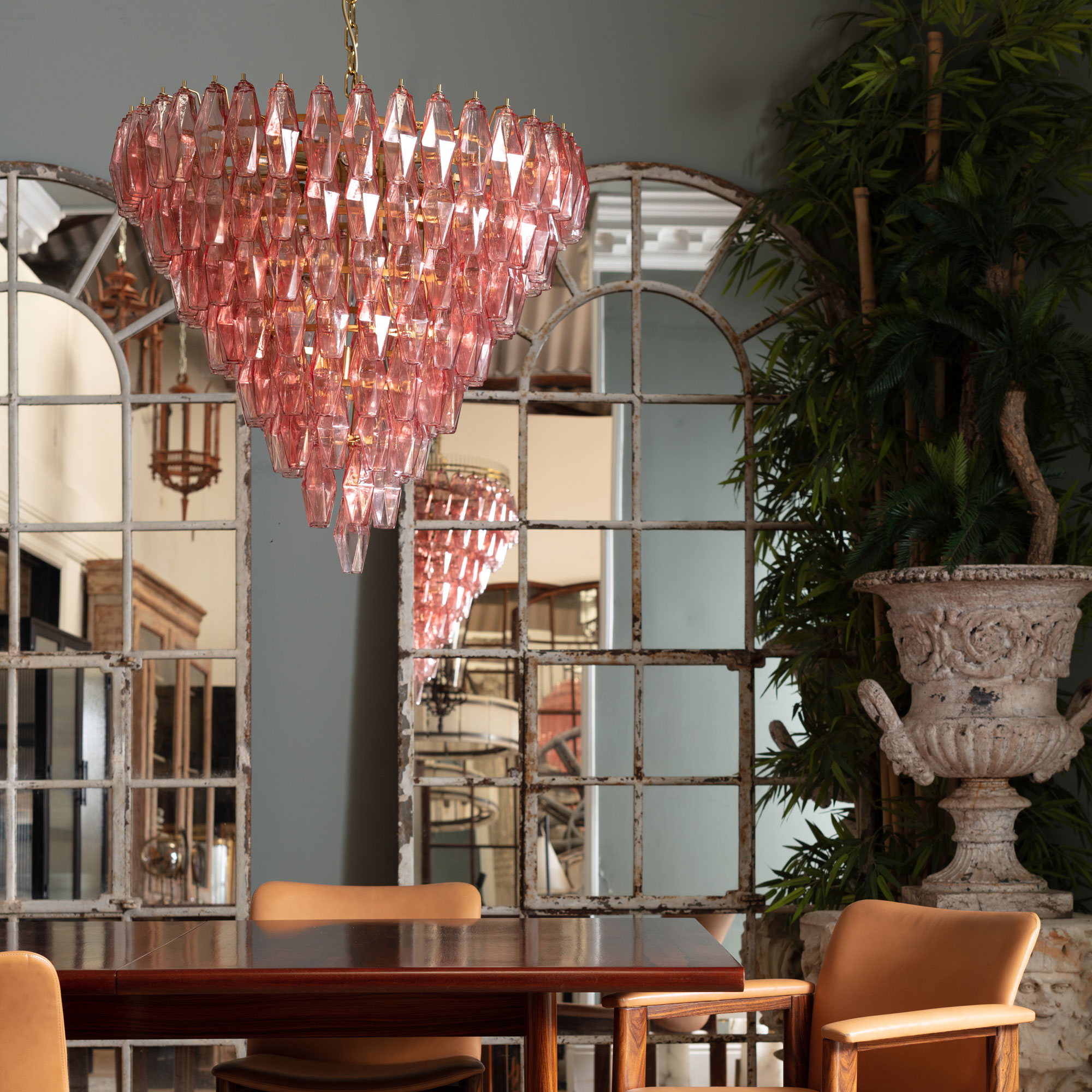 lustre à plusieurs niveaux rose