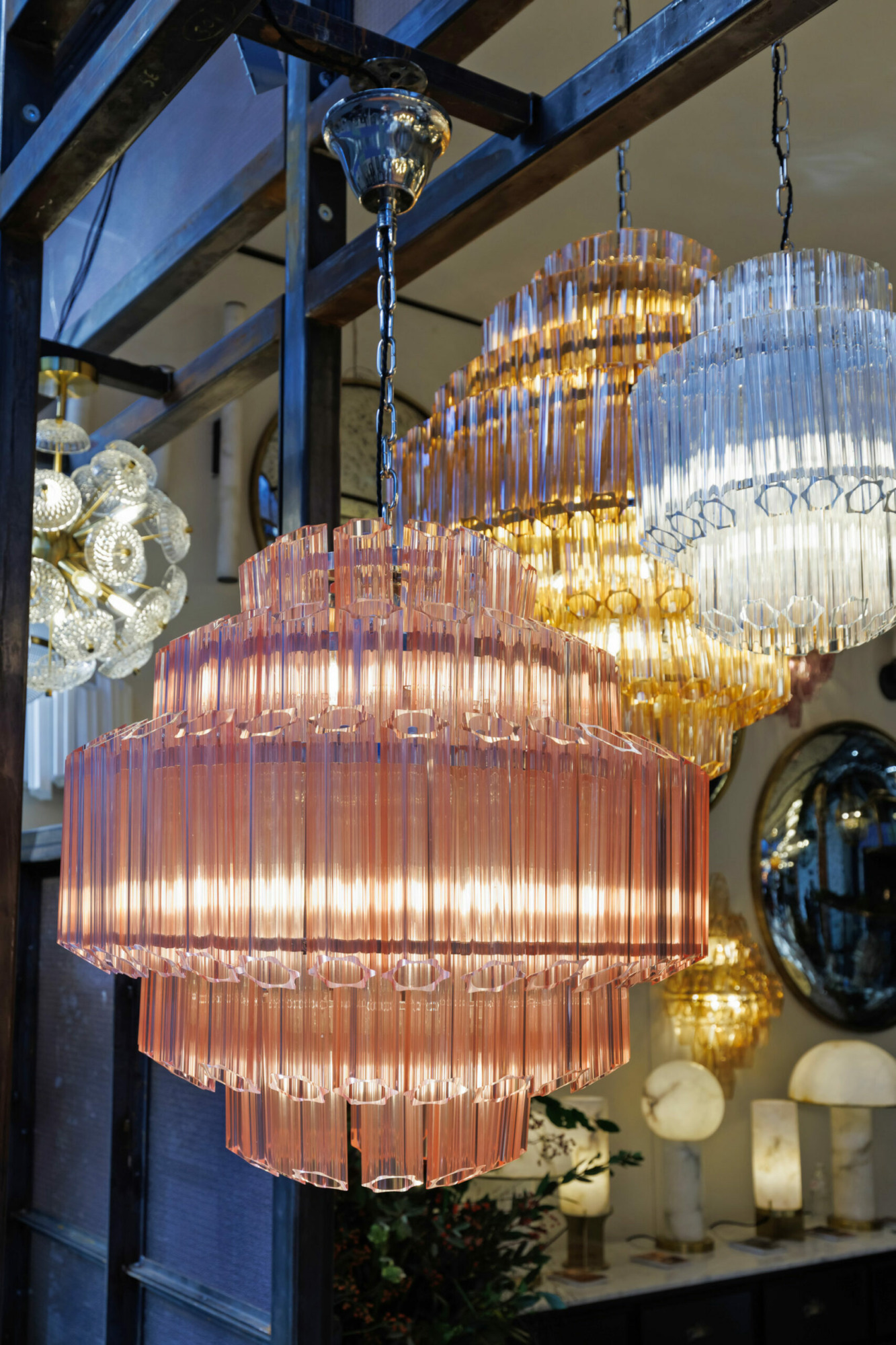 Dceorex 2022, lauréat du meilleur stand Pure White Lines - Collection de lustres Palermo