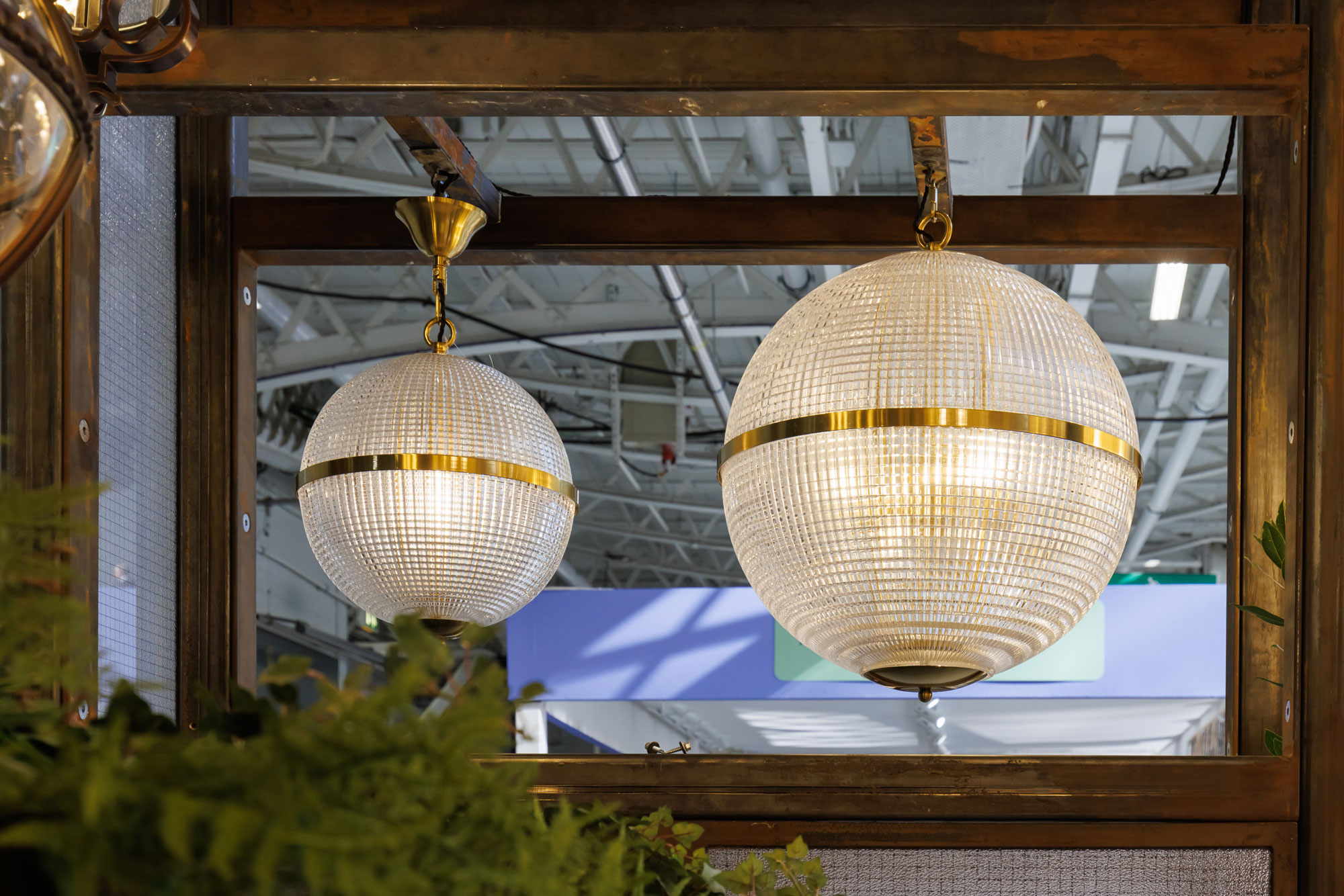 Dceorex 2022, lauréat du meilleur stand Pure White Lines - Lampes globe parisiennes - Inspirées de l'Holophane