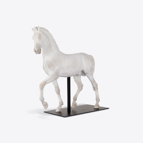 Horse sculpture statue