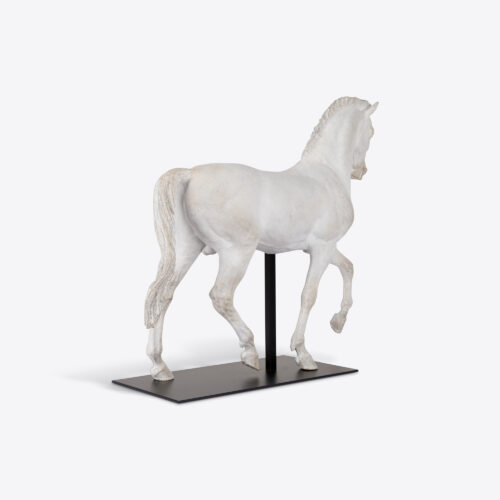 Horse sculpture statue