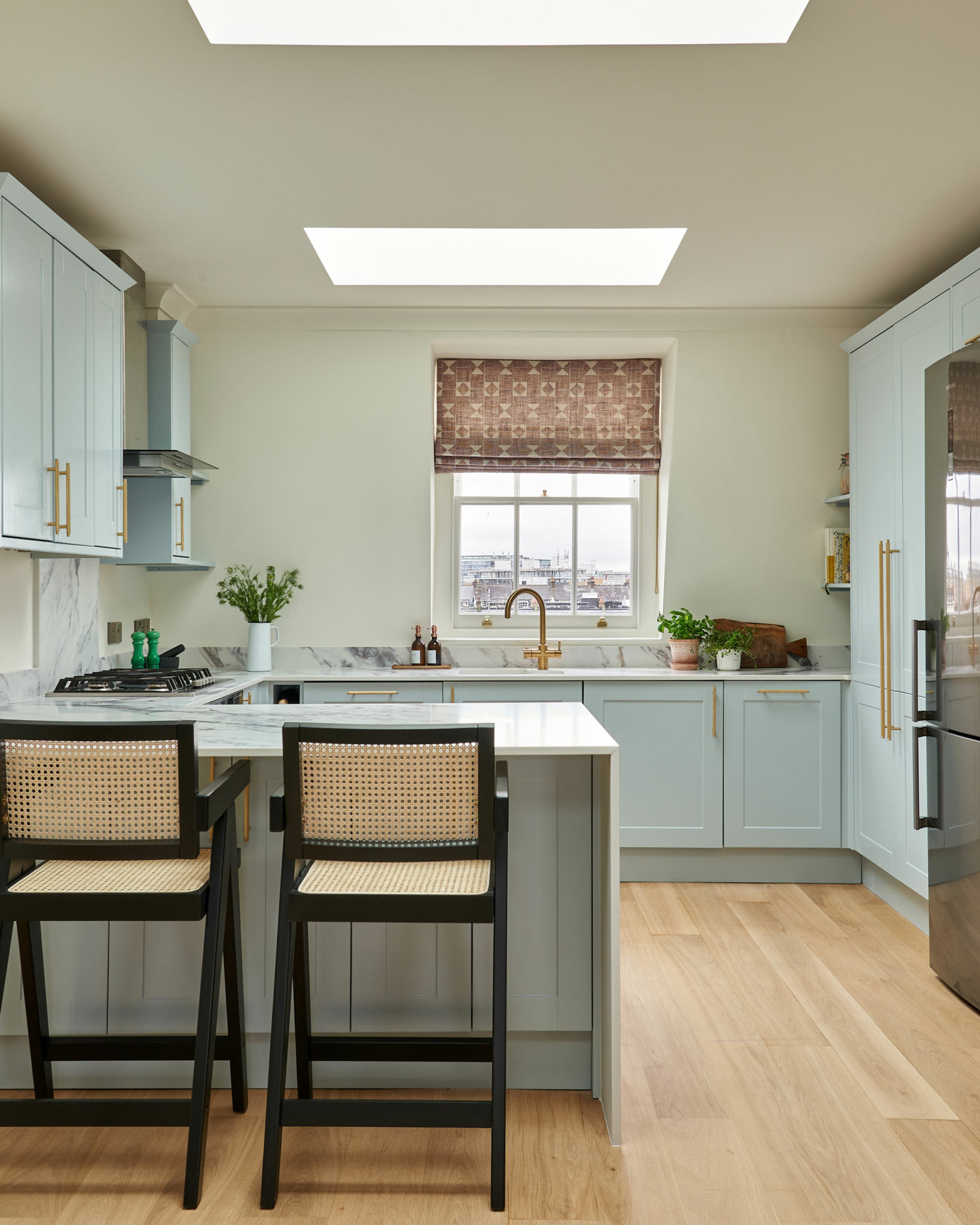 Pandora Taylor interior design - Belgravia apartment - kitchen design - lighting by Pure White Lines