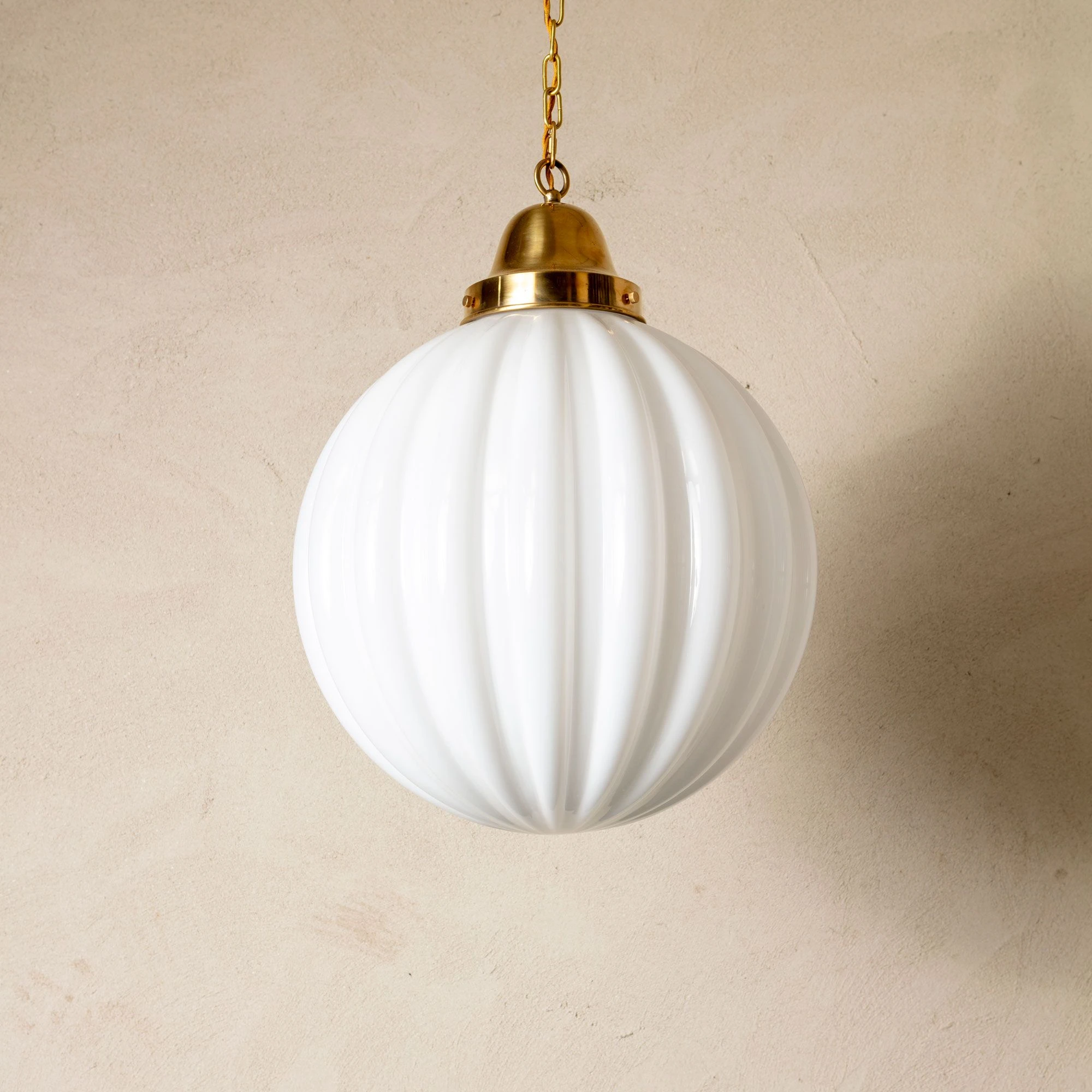 Large-Pumpkin_pendant_light_lifestyle_2.webp