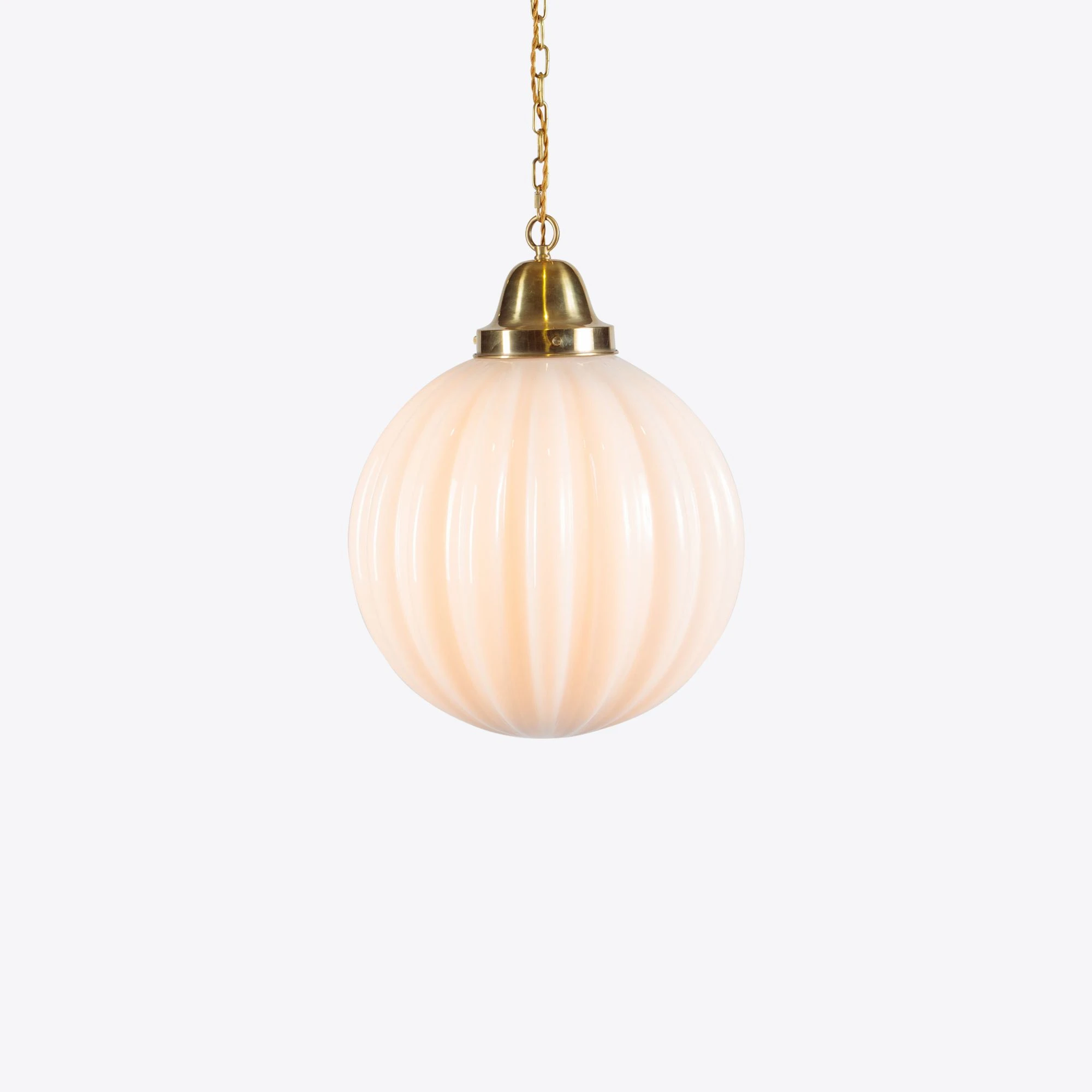 Pumpkin-pendant_opaline_light_small_2.webp